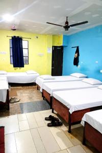 Hotel P-V-R BBSR - In Front OFF Station - Best Quality Hotell