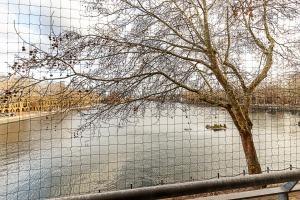 Bright Canada Water Waterside Retreat