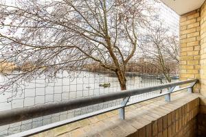 Bright Canada Water Waterside Retreat