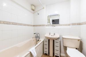 Bright Canada Water Waterside Retreat