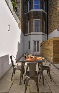 Beautiful one Bedroom Apartment-Basement. NW6.