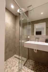 Beautiful one Bedroom Apartment-Basement. NW6.