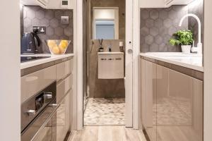 Perfect studio 5 minutes to tube- Basement