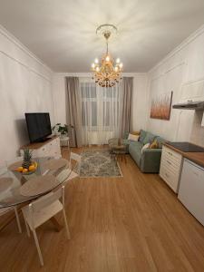 Spacious Spa Zone Home for 4 , Nearby Parking