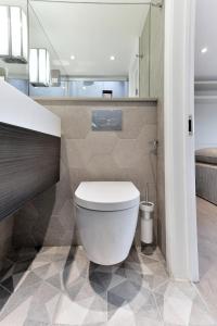 Lovely studio, 5 min West Hampstead.-Second floor.