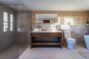 San Lawrenz Farmhouse Rustic Retreat with Pool