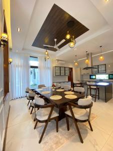 Driftwood Wing 4Bedroom Creek Villa