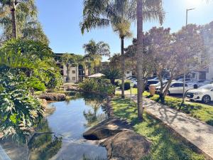 Flat beira Lago no Life Resort