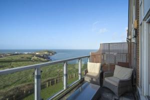 Apartment Sea Views & Parking Walk to Fistral