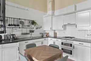 Apartment Sea Views & Parking Walk to Fistral