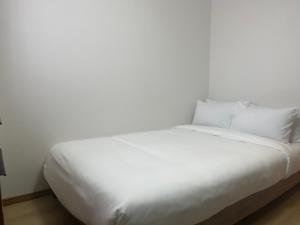 CraftFlat Komagome 507, a compact studio at excellent location