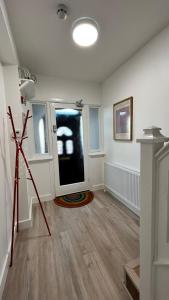 Luxury Suits on Piccadily Line Room No3