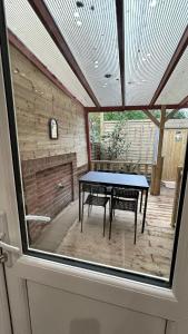 Luxury Suits on Piccadily Line Room No3