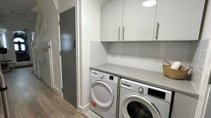 Luxury Suits on Piccadily Line Room No3