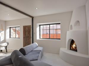 The Nicho House 4BD Ultra Modern Adobe Near Plaza