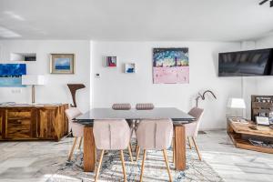 2 bedroom in Puerto Banus with open sea views