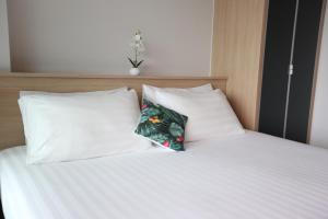 Partial Sea View 1BR Grand KataVIP 1607