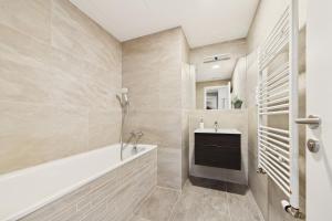 Sky Park city centre 1BR High Fl