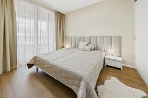 Sky Park city centre 1BR High Fl