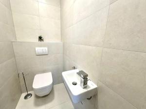 Stay & Explore Budapest Comfortable Home for 4