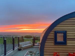 Sunset Holiday Pod - Uk48592