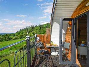 Sunset Holiday Pod - Uk48592