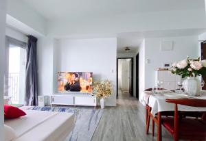 2BR Luxurious Ocean View, close Okada, Solaire, MOA, Airport with free parking