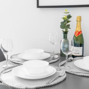 Modern Two Bed Apartment - Sleeps 3 - Parking - Netflix 50C