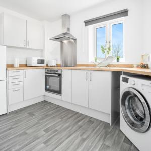 Modern Two Bed Apartment - Sleeps 3 - Parking - Netflix 50C