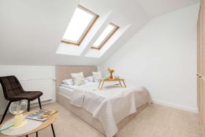 Unique House with 3 Bedrooms, Garden and Air Conditioning by Noclegi Renters