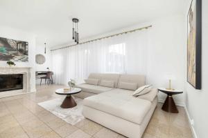 Unique House with 3 Bedrooms, Garden and Air Conditioning by Noclegi Renters