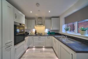 Modern 3-Bed Brand New House Aldershot Town