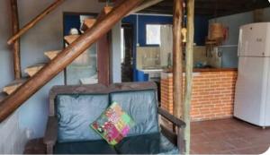 Cabaña de 2 pisos al fondo con entrada y patio independiente