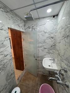 NEAR KASHI VISHWANATH NEAR GANGA lakhdatar home stay