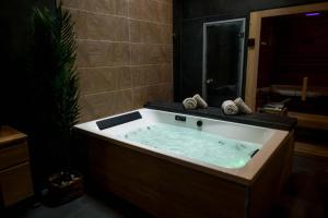 Linattendu - Escapade romantique et spa privatif - jacuzzi, sauna, hammam