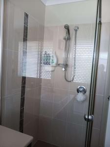 Victoria Point Queen bed & Breakfast