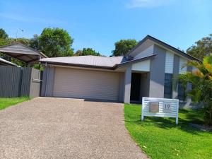 Victoria Point Queen bed & Breakfast