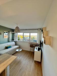 Studio cosy VUE MER au cœur des Sablettes