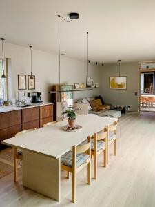 Paradise With Pool Near Natures Beautiful Views