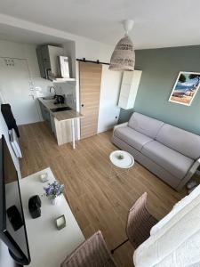 Studio cosy VUE MER au cœur des Sablettes