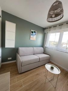 Studio cosy VUE MER au cœur des Sablettes