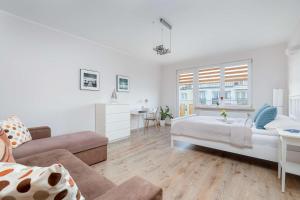 Atmospheric Apartment in Kołobrzeg Center with Desk and Bathtub by Noclegi Renters