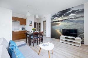 Atmospheric Apartment in Kołobrzeg Center with Desk and Bathtub by Noclegi Renters