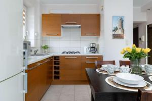 Atmospheric Apartment in Kołobrzeg Center with Desk and Bathtub by Noclegi Renters