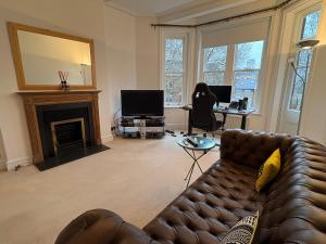 2BR Chelsea mansion flat