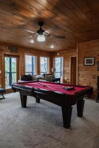 The Wedded Nest Views Huge Hot Tub Game Room