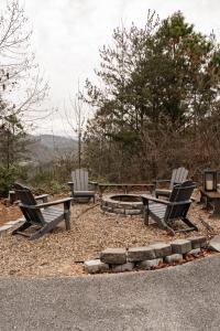 The Wedded Nest Views Huge Hot Tub Game Room