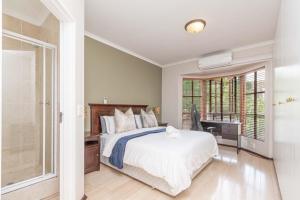 Work and vacation combined - Solar - No blackouts!