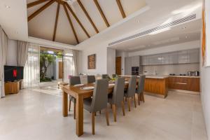 Modern 3BR Villa Kaimana with Private Pool