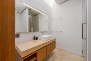 Modern 3BR Villa Kaimana with Private Pool